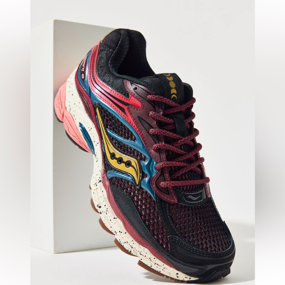 Brand New Saucony Women’s ProGrid Omni 9 Sneaker